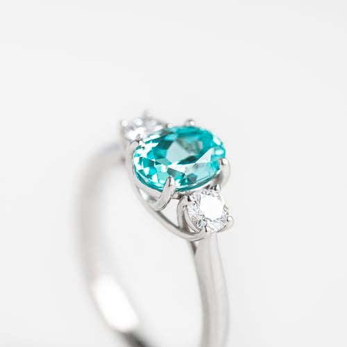 Zlatý prsteň s lab-grown paraiba turmalínom a diamantmi Brink