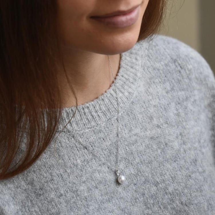 Elegantný zlatý perlový náhrdelník 50233