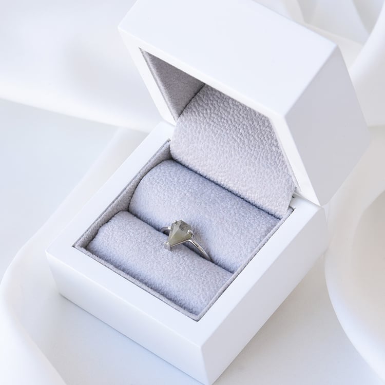 Prsteň so salt and pepper diamantom zo zlata 79488