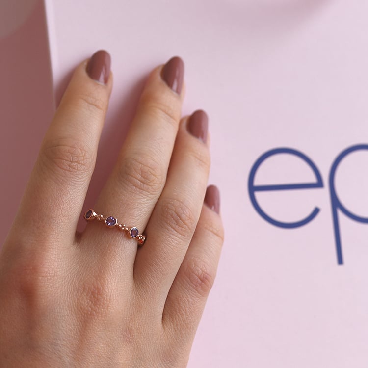 Strieborný pozlátený eternity prsteň s ametysty 63644