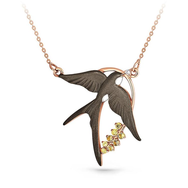 Lastovička v zlatom náhrdelníku s diamantom a zafírmi