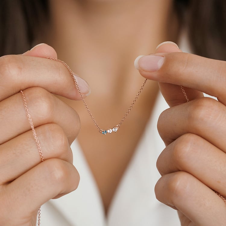Minimalistický náhrdelník s drahokamami 158494