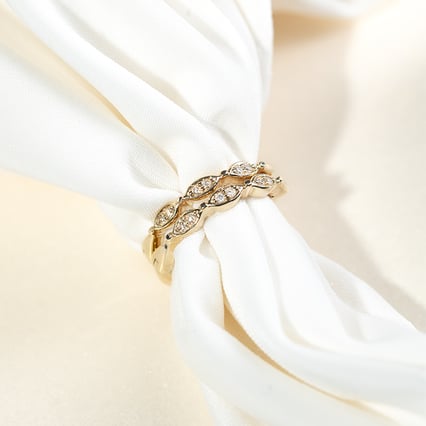 Kruhové náušnice s diamantmi Vesell