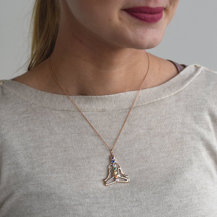 Zlatý prívesok so zirkónmi vo farbách čakier 62574