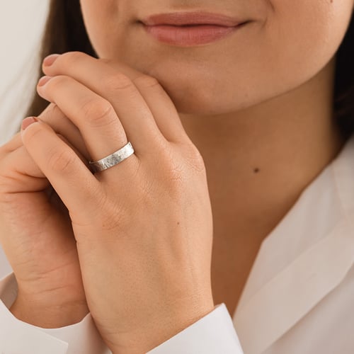 Netradičné zlaté svadobné obrúčky s diamantmi Gera