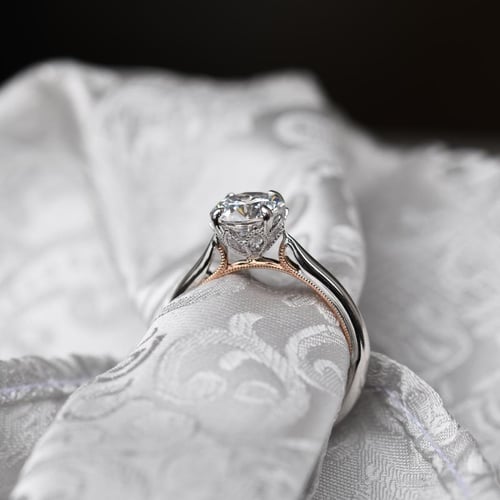 Zásnubný prsteň s moissanitom a lab-grown diamantmi Lisabet