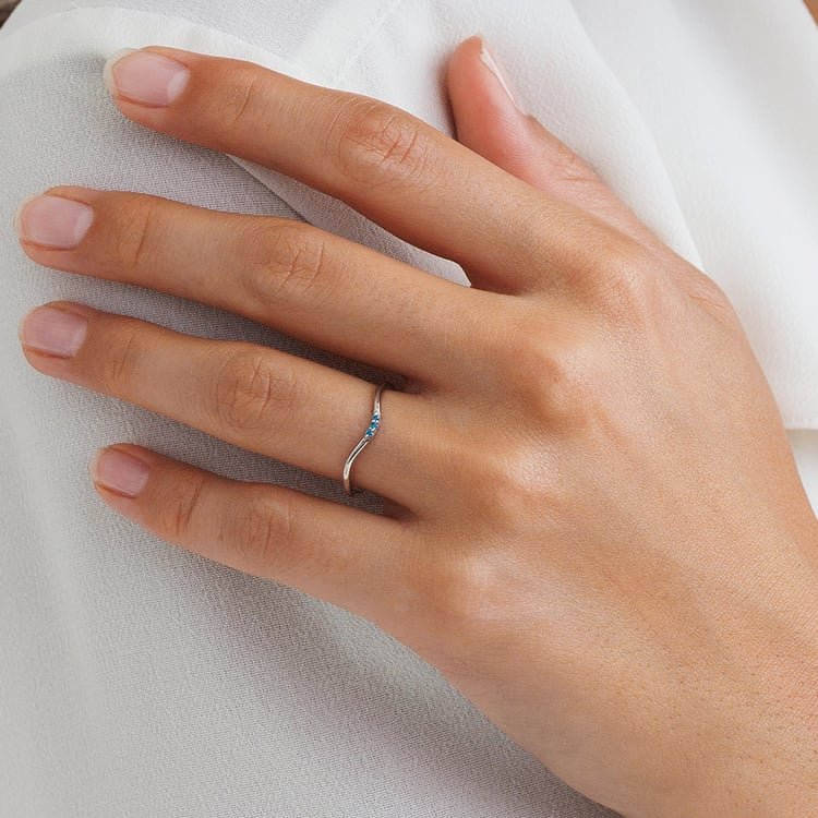 Strieborný prsteň s tromi modrými diamantmi 157764