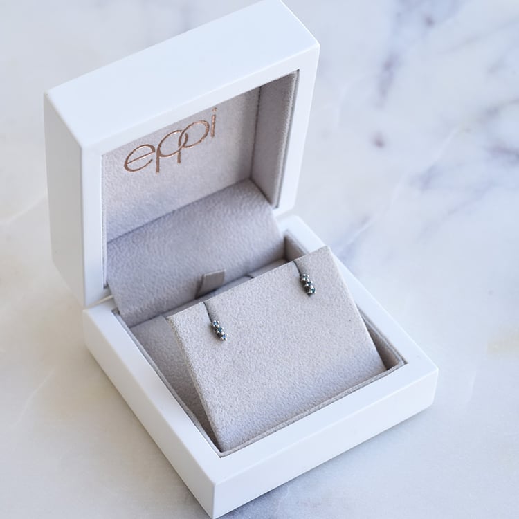 Strieborné náušnice s modrými diamantmi 86197