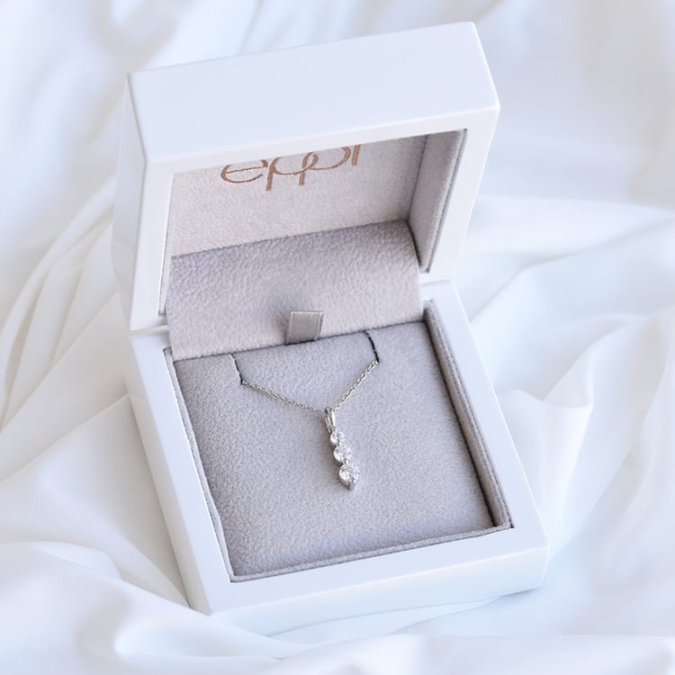 Diamantový prívesok z bieleho zlata 86043