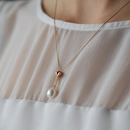 Perlový prívesok s diamantom a zafírom Iravan