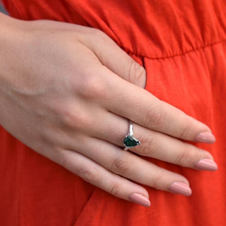 Prsteň s pear smaragdom a diamantmi 45381