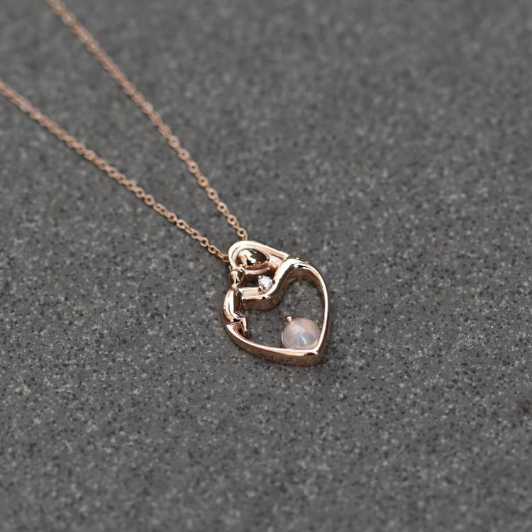 Prívesok matka a dieťa s bielym opálom 46700