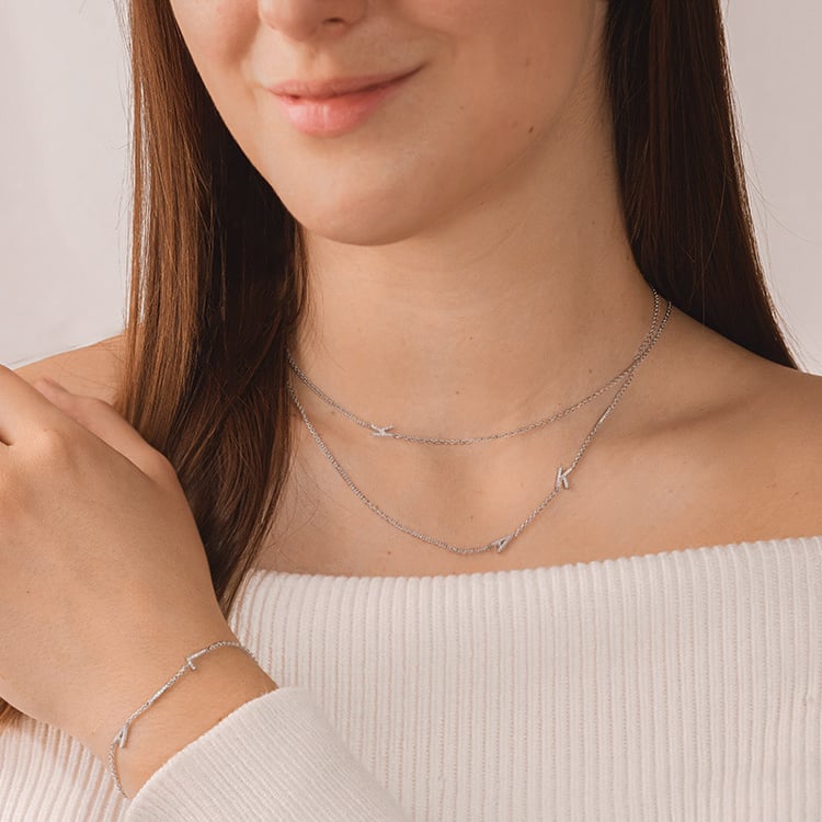 Strieborný náhrdelník s písmenkom a lab-grown diamantmi Lupe 152769