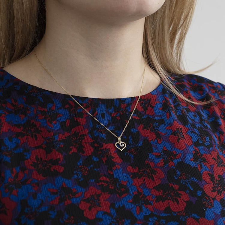 Zlatý prívesok v tvare srdca s diamantmi 93653