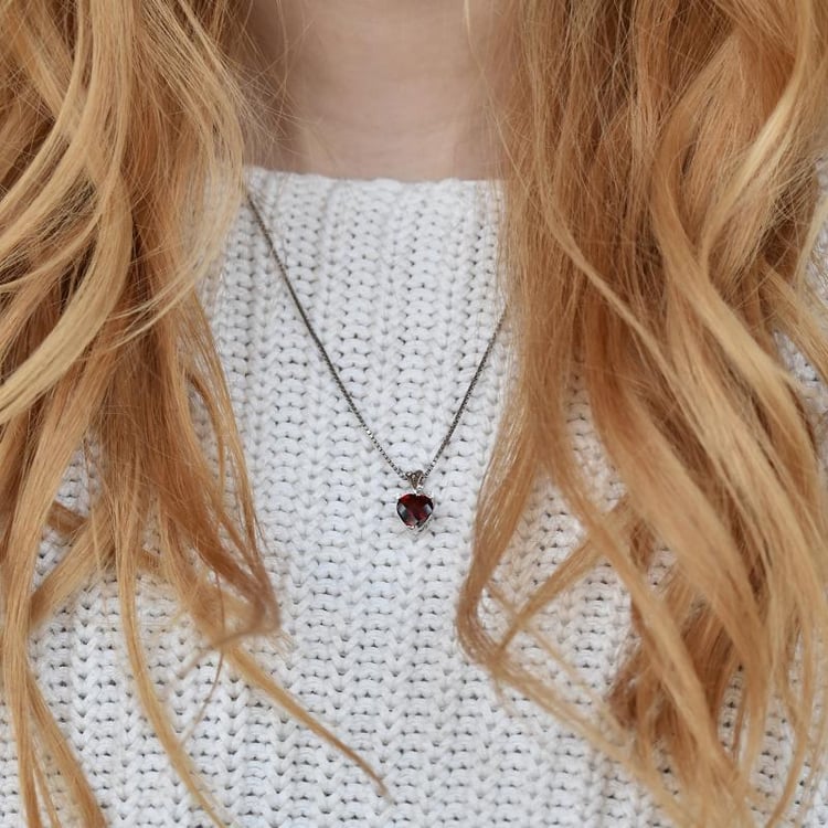 Granátový náhrdelník 2980