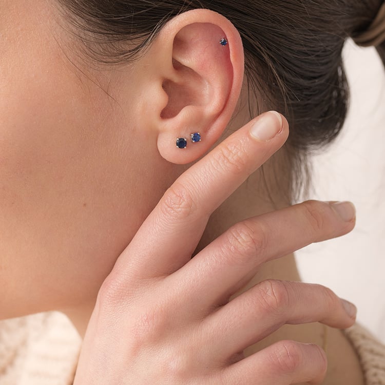 Náušnice s modrými zafírmi s výberom veľkosti Dalia 120762