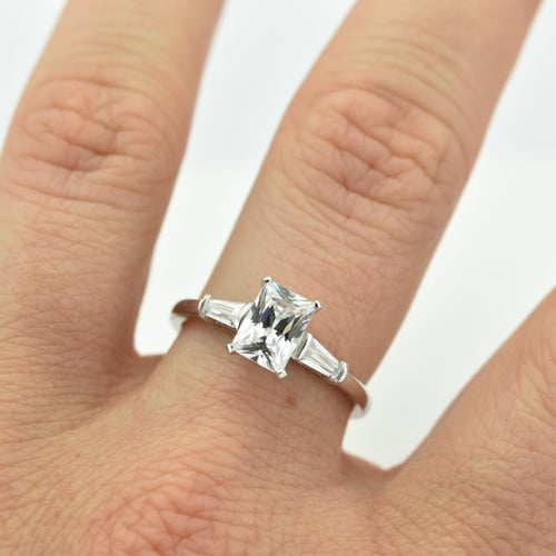 Zásnubný prsteň s emerald diamantom Talena