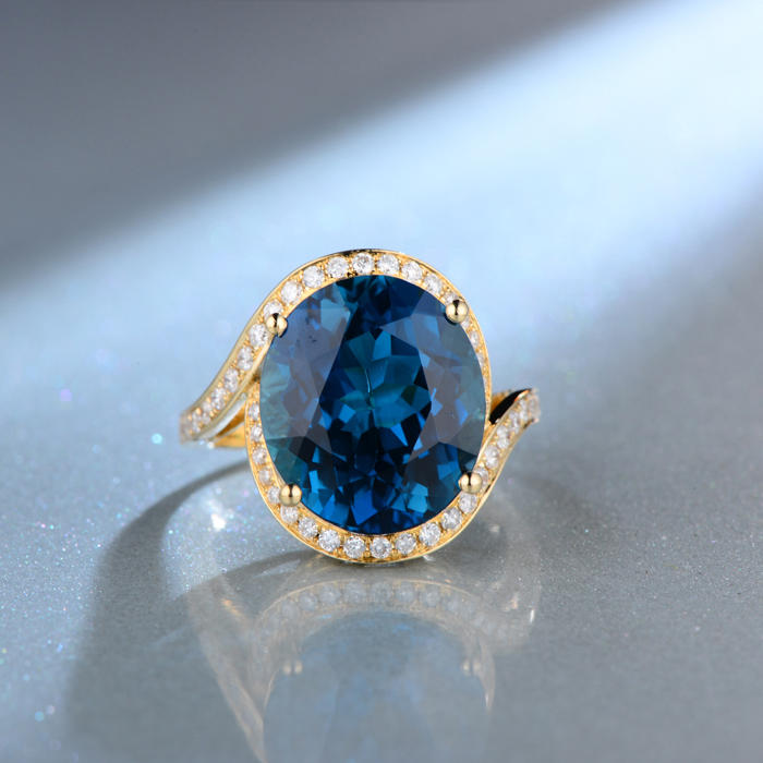 Zlatý prstem s topásom Charlyda 5679