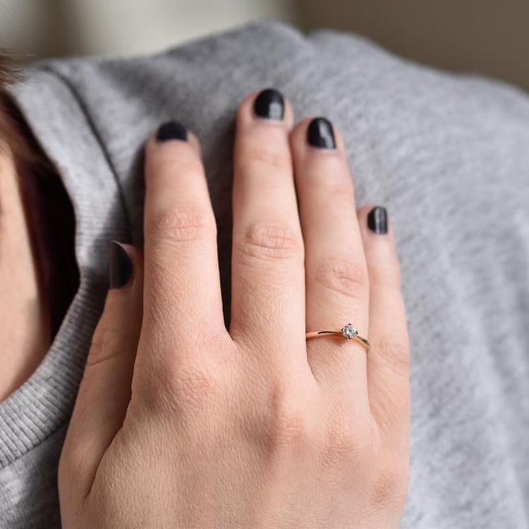 Zlatý zásnubný prsteň s diamantom 149468