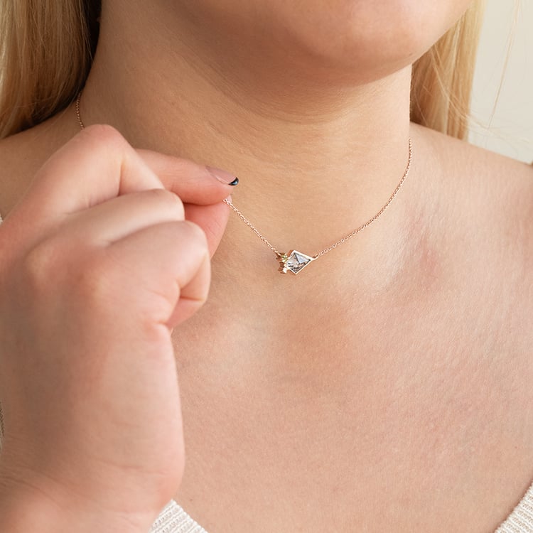 Náhrdelník s rutilovým krištáľom, olivínom a diamantom Luca 135642