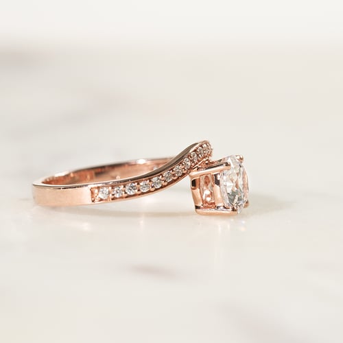 Atypický zásnubný prsteň s lab-grown diamantmi Clea