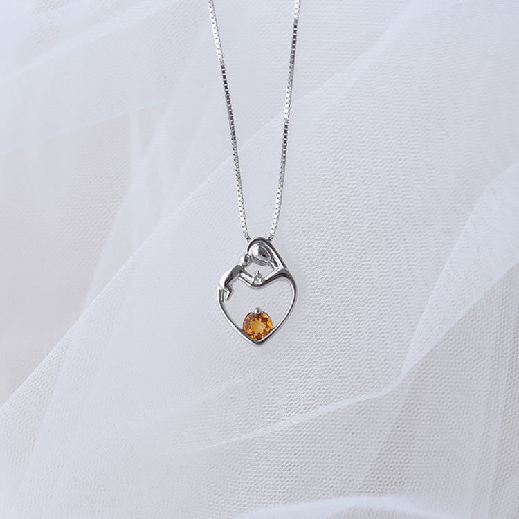 Prívesok Matka a dieťa z bieleho zlata s citrínom 58140