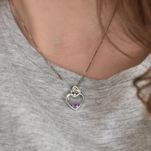 Strieborný prívesok matka a dieťa s ametystom a diamantom Ella
