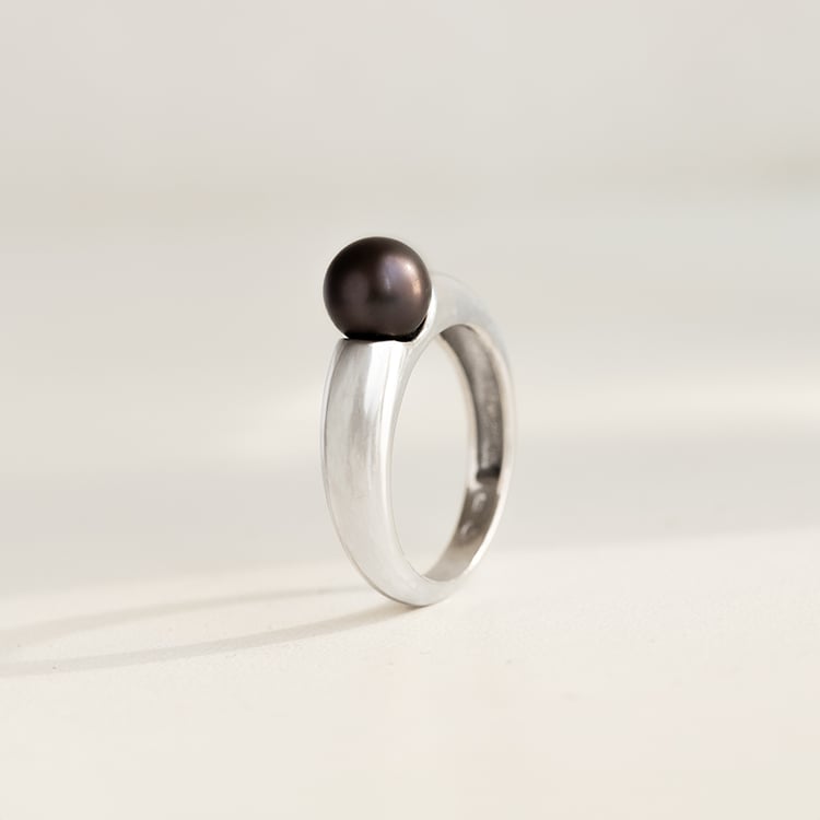 Zlatý prsteň s čiernou perlou Racel 146138