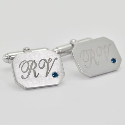 Strieborné manžetové gombíky s gravírom a modrými diamantmi Basha