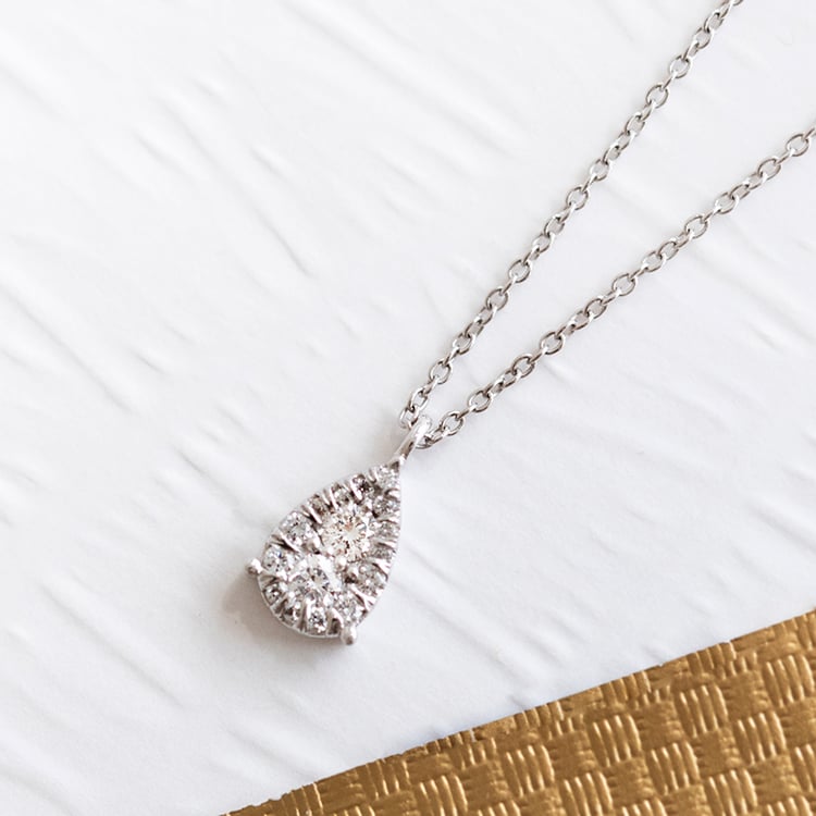 Prívesok v tvare diamantové kvapky Helena 109179