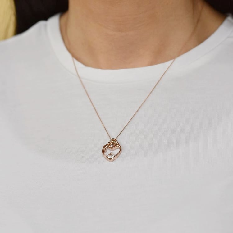 Strieborný prívesok matka a dieťa s bielym topásom a diamantom Heli 110220