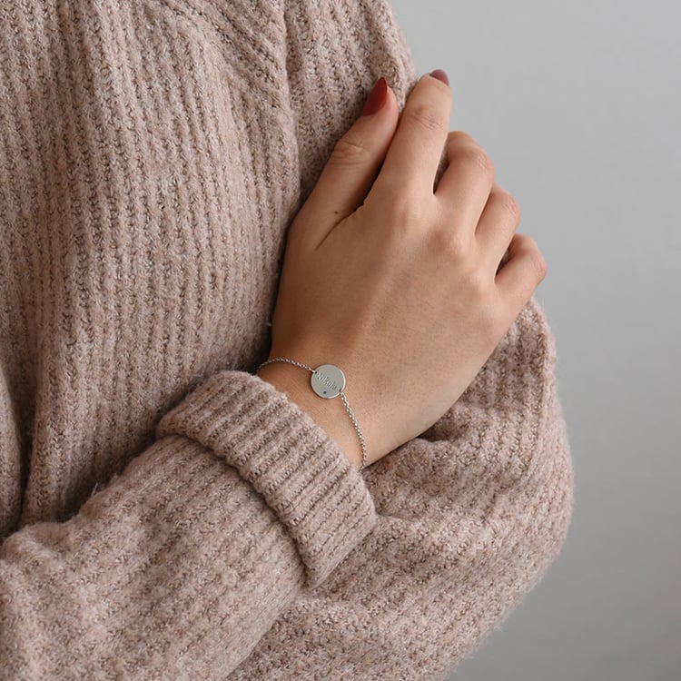 Strieborný náramok s modrým diamantom a gravírom vašej voľby Okira 121372