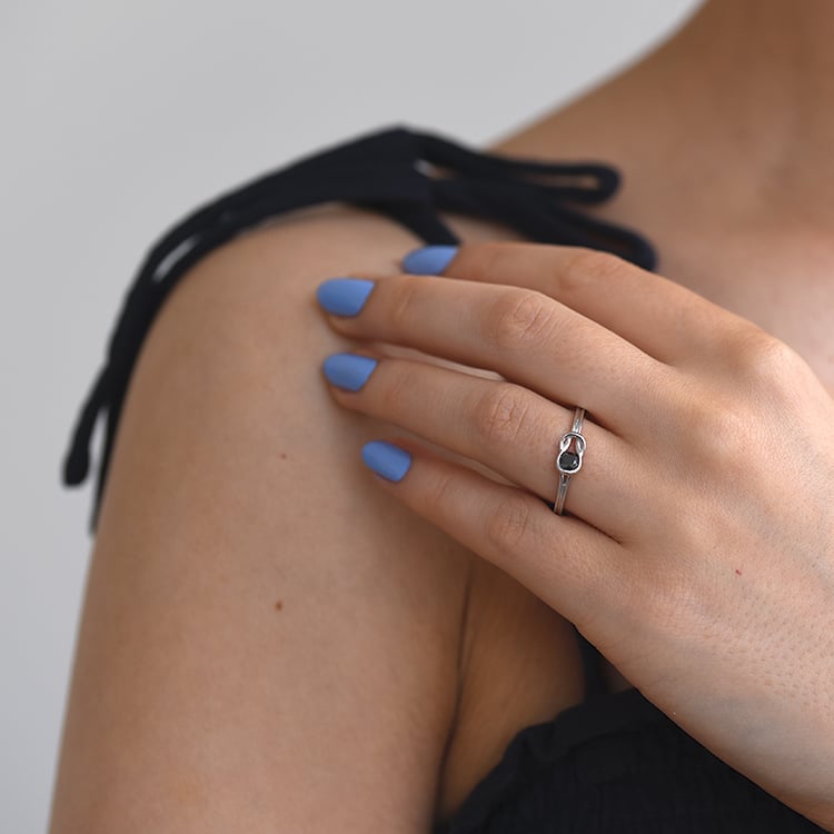 Zlatý prsteň s čiernym diamantom 63801