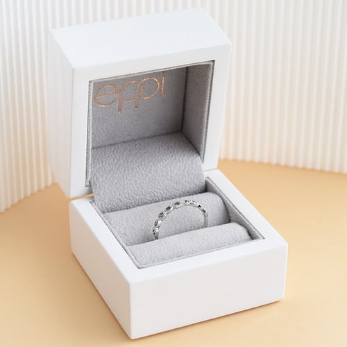 Zlatý eternity prsteň s modrými diamantmi Tully