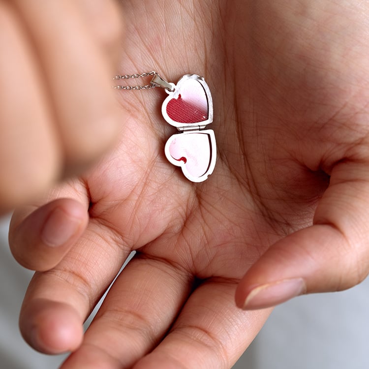 Strieborný otvárací medailón v tvare srdca 129375