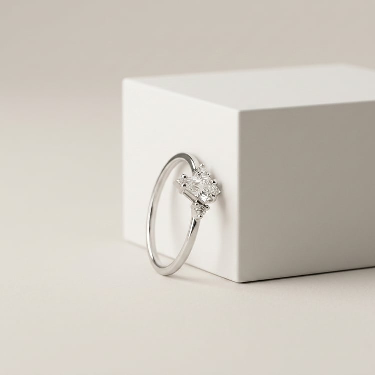 Cluster prsteň zo zlata s 0.41ct IGI certifikovaným lab-grown diamantom Isolde 171411