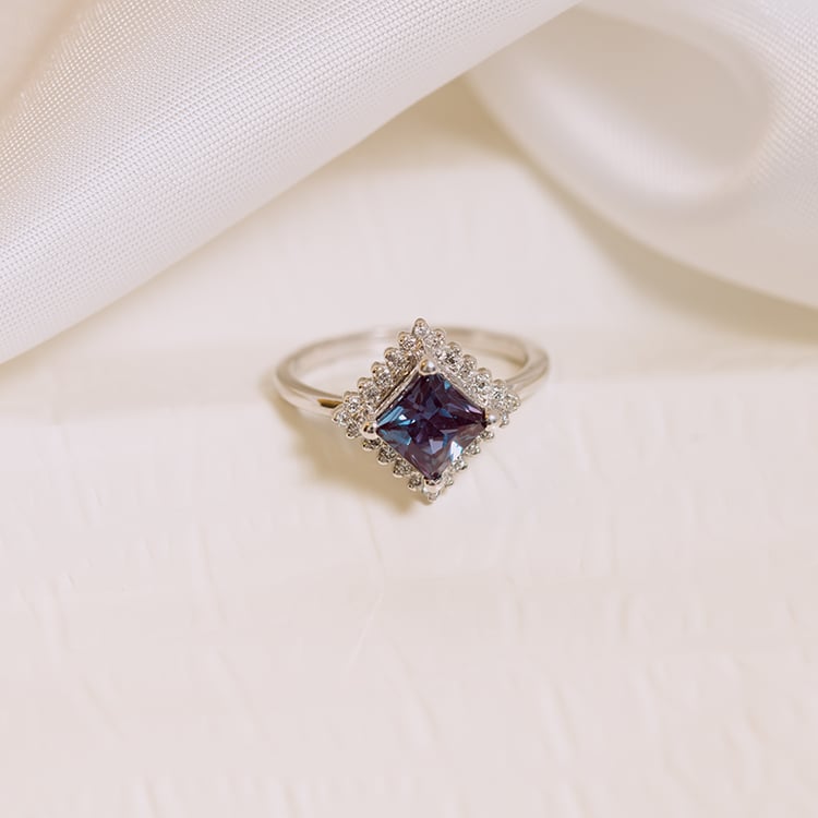 Prsteň s alexandritom a lab-grown diamantmi Kamal 124609