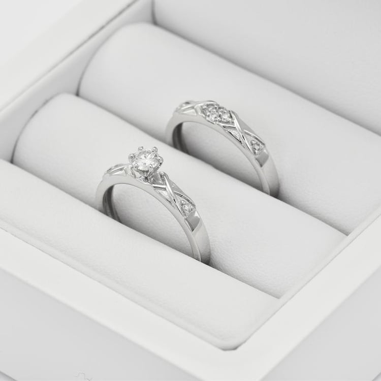 Jedinečný set zásnubného a snubného prsteňa 38394