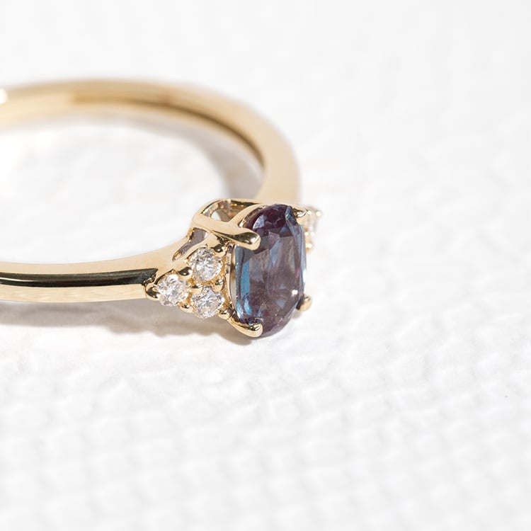 Zásnubný prsteň s alexandritom a diamantmi Kylie 124166