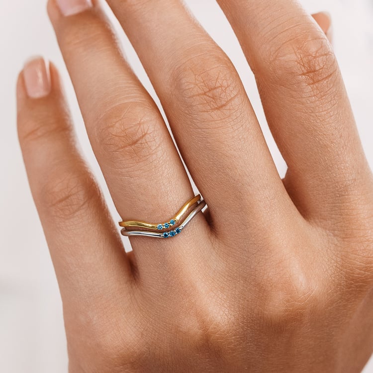 Strieborný prsteň s tromi modrými diamantmi 157765