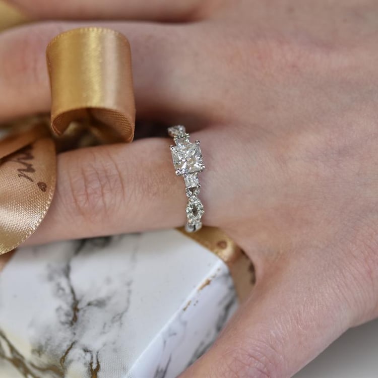 Prsteň s princess diamantom 27637