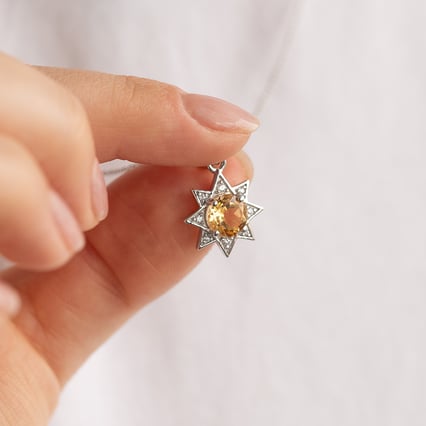 Strieborný prívesok s citrínom a zirkónmi v tvare hviezdy Korey