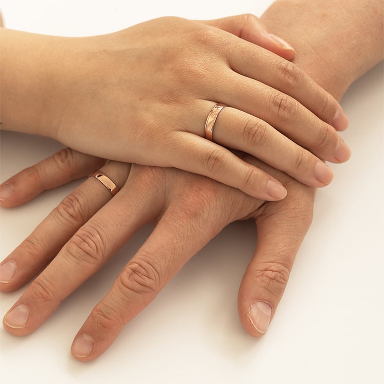 Svadobné obrúčky zo zlata so srdcom a diamantom Amani 121798