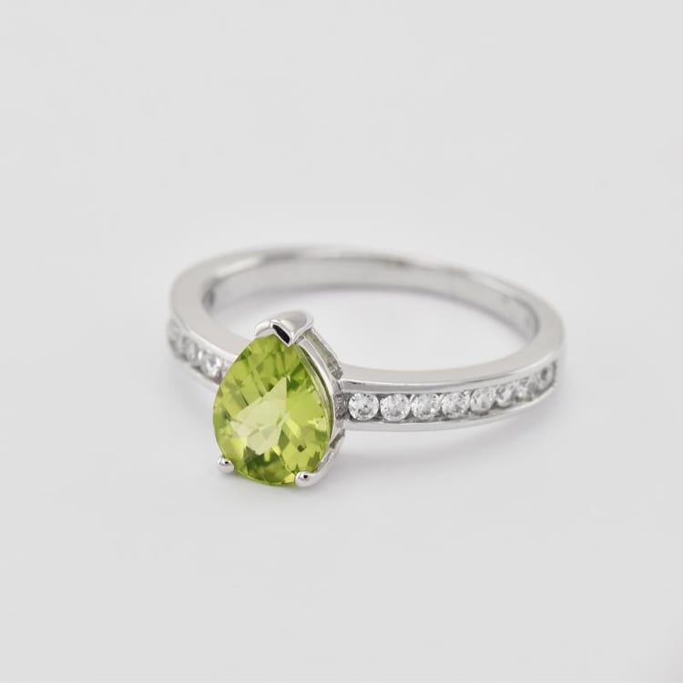 Strieborný prsteň s olivínom 22766