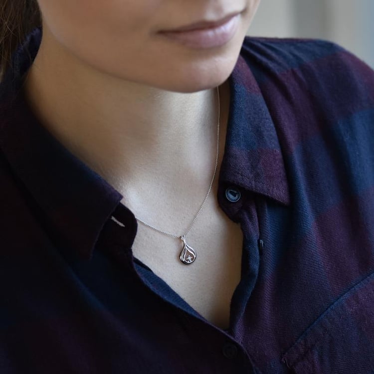 Zlatý náhrdelník s diamantom 28730