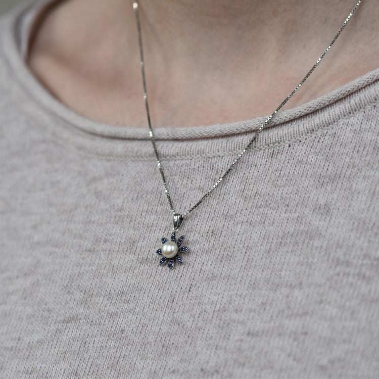 Kvet s perlou a spinelmi 27810