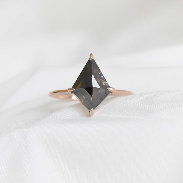 Minimalistický prsteň s diamantom 91031