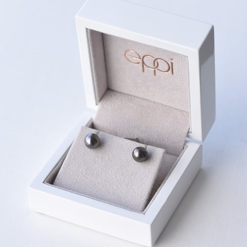 Elegantné náušnice s 8 mm čiernymi perlami Enye