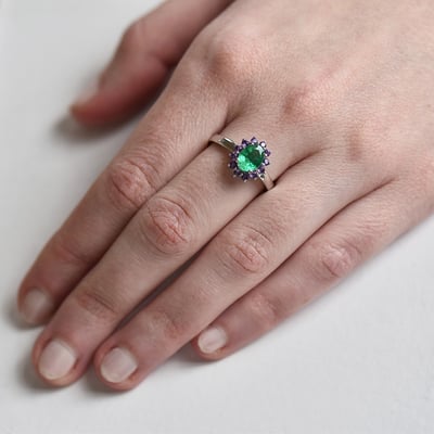 Prsteň so smaragdom