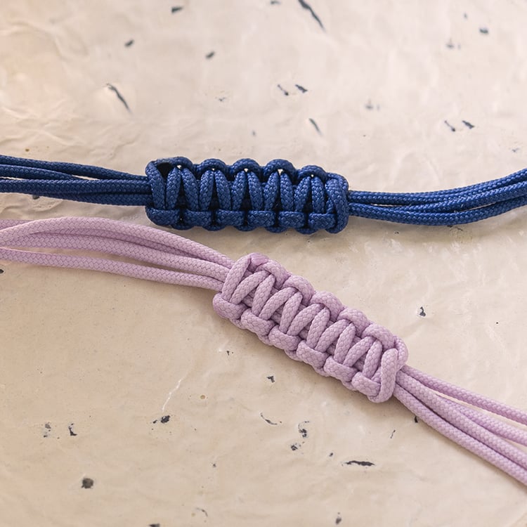 Strieborný povrázkový náramok Malý princ s ružou a gravírom 121155